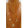 Collier hibiscus