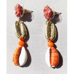 Boucles pendantes Cauris et perles orange